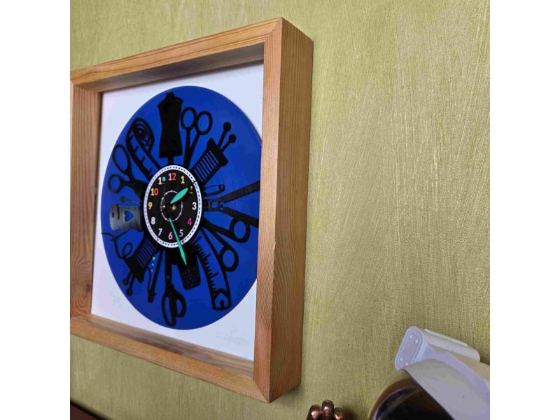 Zegar Krawcowej Ścienny Drewniana Ramka 35x35cm Kolorowe Tło Winyl Płyta Winylowa Prezent Urodziny Upominek EVEVO W0049RT