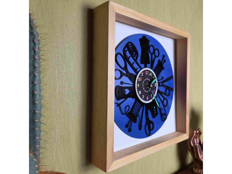 Zegar Krawcowej Ścienny Drewniana Ramka 35x35cm Kolorowe Tło Winyl Płyta Winylowa Prezent Urodziny Upominek EVEVO W0049RT