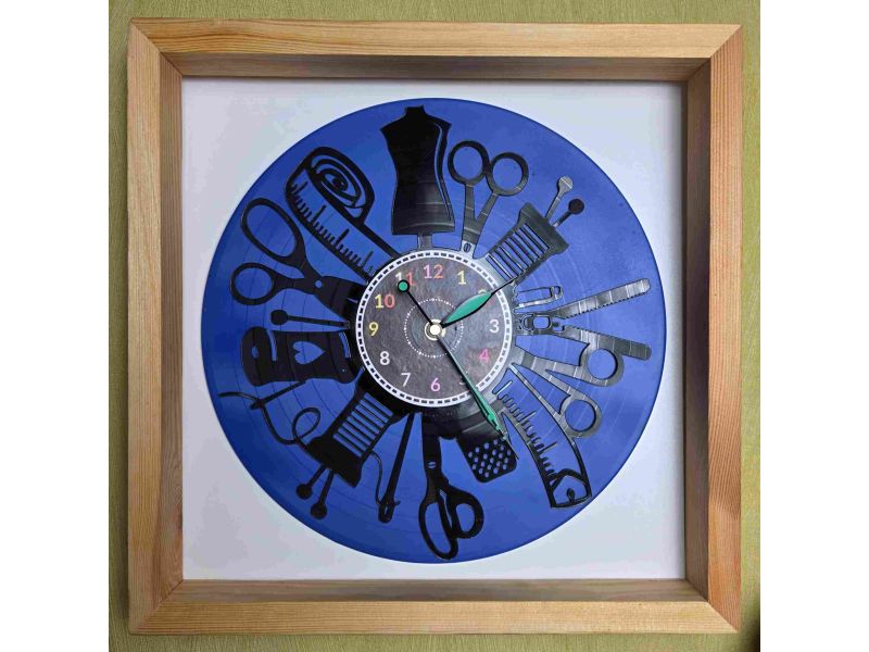 Zegar Krawcowej Ścienny Drewniana Ramka 35x35cm Kolorowe Tło Winyl Płyta Winylowa Prezent Urodziny Upominek EVEVO W0049RT