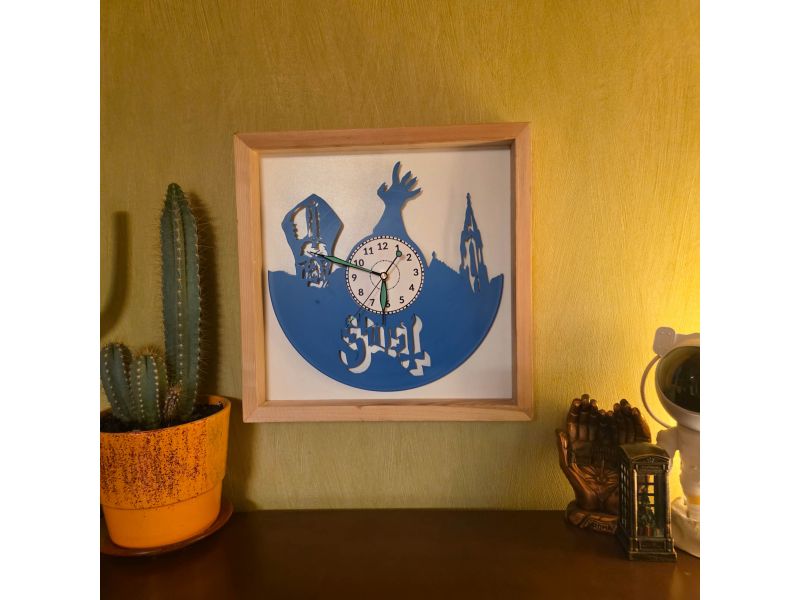 Ghost of Yotei Zegar Ścienny z Używanej Płyty Winylowej Kolor w Drewnianej Ramce 35x35cm Prezent Upominek evevo.pl V0006KR