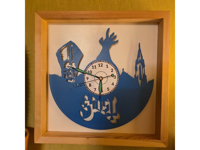 Ghost of Yotei Zegar Ścienny z Używanej Płyty Winylowej Kolor w Drewnianej Ramce 35x35cm Prezent Upominek evevo.pl V0006KR