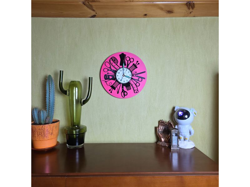 Zegar Krawcowej Ścienny Kolorowe Tło Winyl Płyta Winylowa Prezent Urodziny Upominek EVEVO evevo.pl W0049T