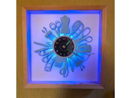 Zegar Krawcowej Ścienny Kolor w Drewnianej 35x35cm Ramce z LED RGB Bez Kabli Płyta Winylowa Prezent EVEVO W0049KRL