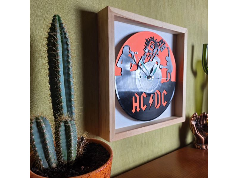 AC/DC Zegar Ścienny z Płyty Winylowej W Ramce 35x35cm Kolorowe Tło Zegar Rockowy Prezent dla Fana 9 Kolorów EVEVO V0008RTT