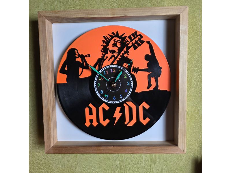AC/DC Zegar Ścienny z Płyty Winylowej W Ramce 35x35cm Kolorowe Tło