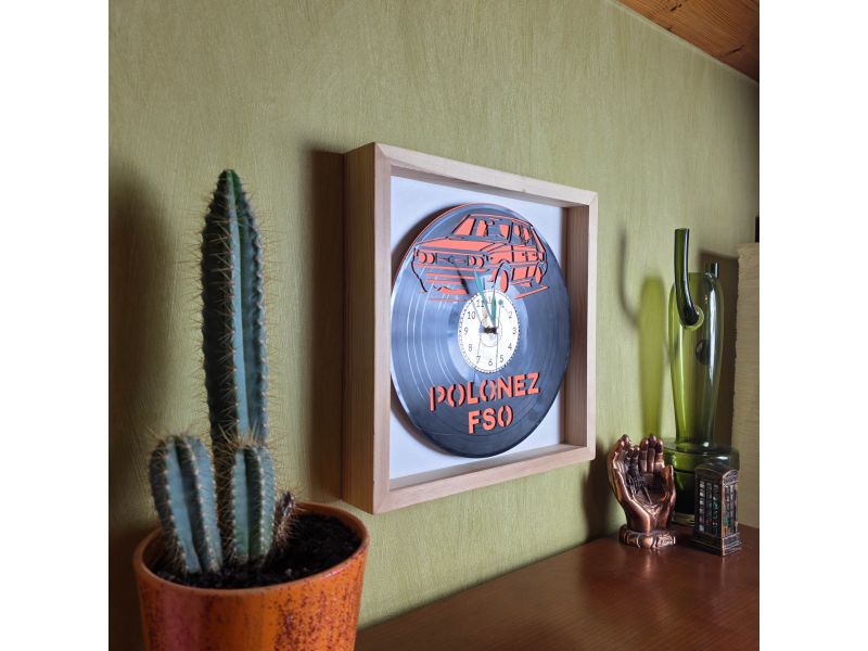 Polonez FSO Zegar Ścienny z Kolorowym Tłem w Drewnianej Ramce 35x35cm Płyta Winylowa Prezent Urodziny evevo.pl V0001RT