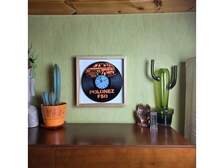 Polonez FSO Zegar Ścienny z Kolorowym Tłem w Drewnianej Ramce 35x35cm Płyta Winylowa Prezent Urodziny evevo.pl V0001RT