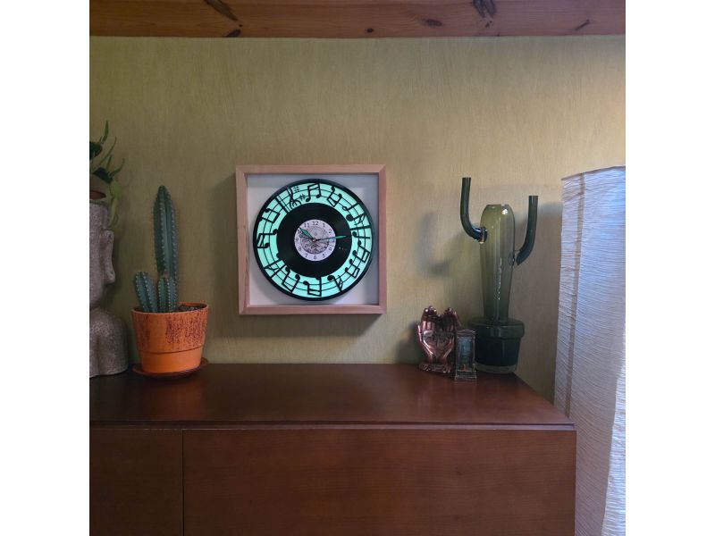 Nuty Zegar Ścienny Biały Kolor Fluorescencyjne Ramka 35x35cm Tło Płyta Winylowa Prezent Urodziny Upominek dla Fana EVEVO V0002RF